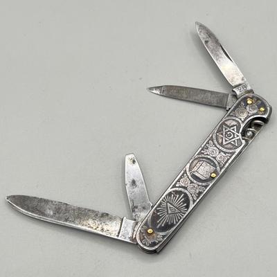 LOT 85: Vintage Pocket Knife Collection