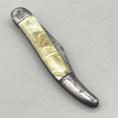 LOT 85: Vintage Pocket Knife Collection