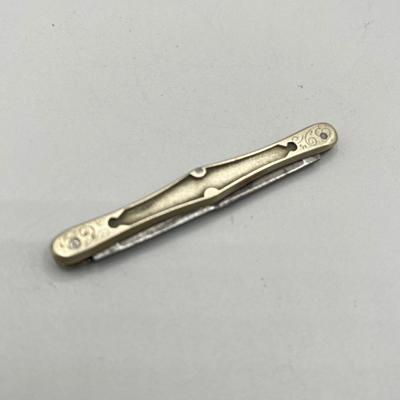 LOT 85: Vintage Pocket Knife Collection