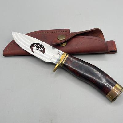 LOT 86: Wooden Handle Fixed Blade Knife Collection