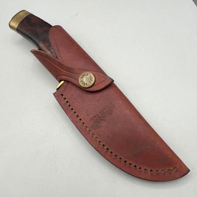 LOT 86: Wooden Handle Fixed Blade Knife Collection