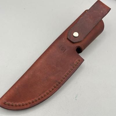 LOT 86: Wooden Handle Fixed Blade Knife Collection