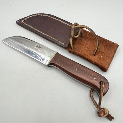 LOT 86: Wooden Handle Fixed Blade Knife Collection