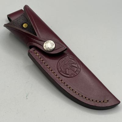 LOT 86: Wooden Handle Fixed Blade Knife Collection