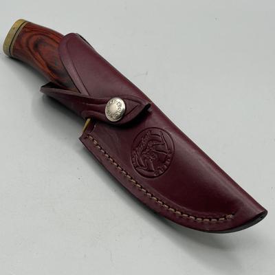 LOT 86: Wooden Handle Fixed Blade Knife Collection