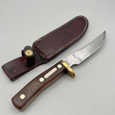 LOT 86: Wooden Handle Fixed Blade Knife Collection