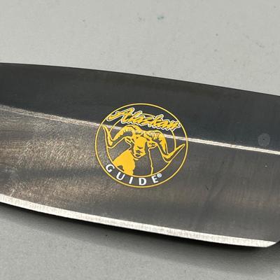 LOT 86: Wooden Handle Fixed Blade Knife Collection