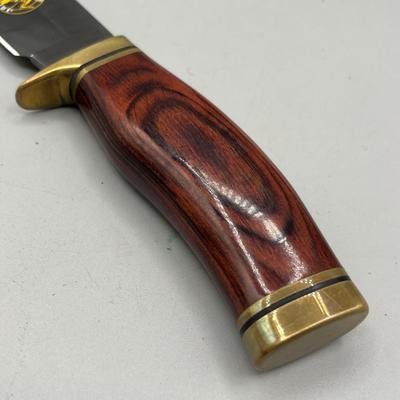 LOT 86: Wooden Handle Fixed Blade Knife Collection