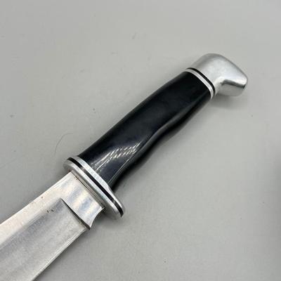 LOT 88: Vintage Fixed Blade Knife Collection - Buck and More