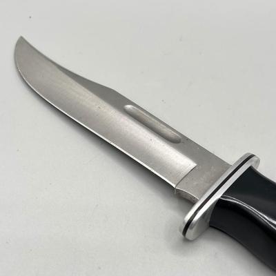 LOT 88: Vintage Fixed Blade Knife Collection - Buck and More