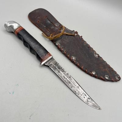LOT 88: Vintage Fixed Blade Knife Collection - Buck and More