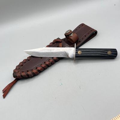 LOT 88: Vintage Fixed Blade Knife Collection - Buck and More