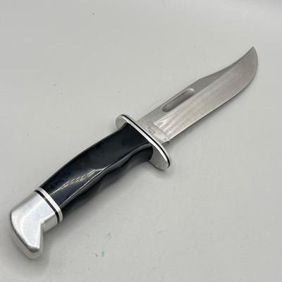 LOT 88: Vintage Fixed Blade Knife Collection - Buck and More