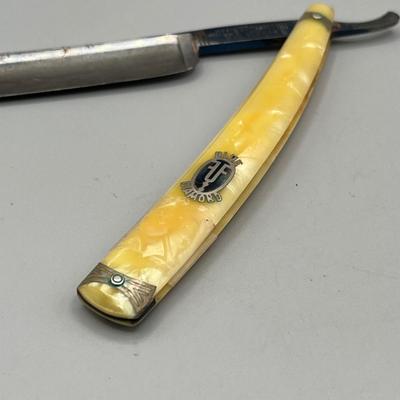 LOT 91: Vintage Blue Diamond Straight Razor and Pocket Knife Collection