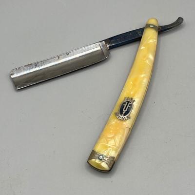 LOT 91: Vintage Blue Diamond Straight Razor and Pocket Knife Collection