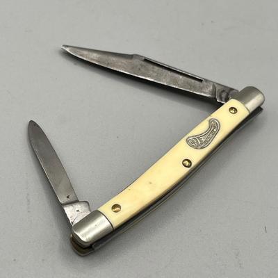 LOT 91: Vintage Blue Diamond Straight Razor and Pocket Knife Collection