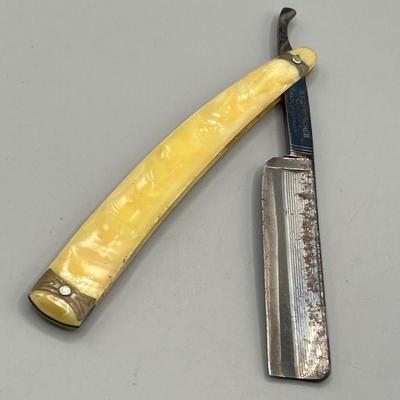 LOT 91: Vintage Blue Diamond Straight Razor and Pocket Knife Collection