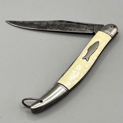 LOT 91: Vintage Blue Diamond Straight Razor and Pocket Knife Collection