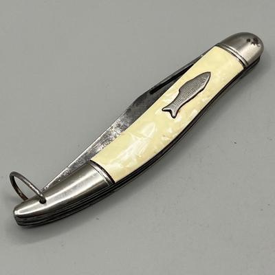 LOT 91: Vintage Blue Diamond Straight Razor and Pocket Knife Collection
