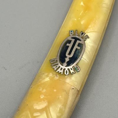 LOT 91: Vintage Blue Diamond Straight Razor and Pocket Knife Collection