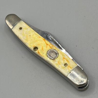 LOT 91: Vintage Blue Diamond Straight Razor and Pocket Knife Collection