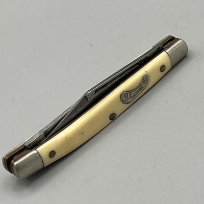 LOT 91: Vintage Blue Diamond Straight Razor and Pocket Knife Collection