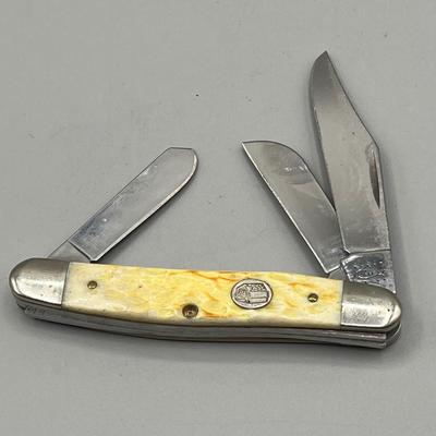 LOT 91: Vintage Blue Diamond Straight Razor and Pocket Knife Collection