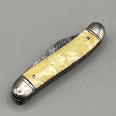 LOT 91: Vintage Blue Diamond Straight Razor and Pocket Knife Collection