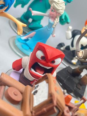 LOT 196: Disney Infinity Figures and Accessories - Toy Story, Incredibles, Frozen and More