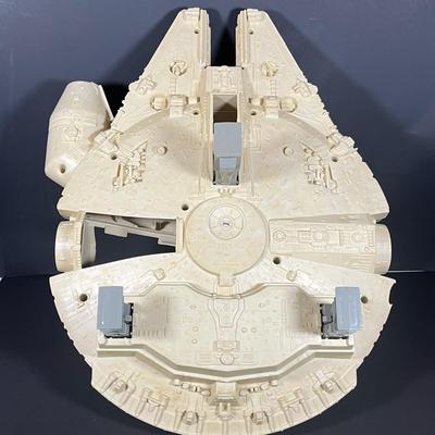 LOT 226: Vintage Star Wars Toys - Millenium Falcon, Tie Fighter and More - For Parts / Repair