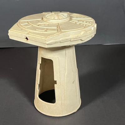 LOT 226: Vintage Star Wars Toys - Millenium Falcon, Tie Fighter and More - For Parts / Repair