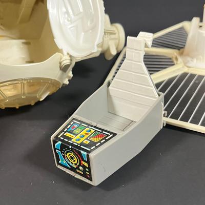 LOT 226: Vintage Star Wars Toys - Millenium Falcon, Tie Fighter and More - For Parts / Repair