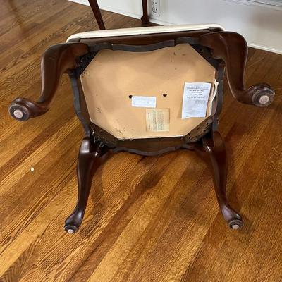 Thomasville Vanity W/ Flip Top Mirror and Matching Stool (B3-RG)