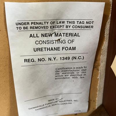 Thomasville Vanity W/ Flip Top Mirror and Matching Stool (B3-RG)