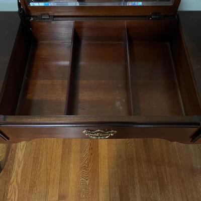 Thomasville Vanity W/ Flip Top Mirror and Matching Stool (B3-RG)