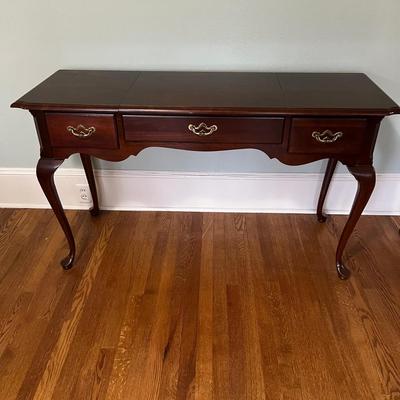 Thomasville Vanity W/ Flip Top Mirror and Matching Stool (B3-RG)