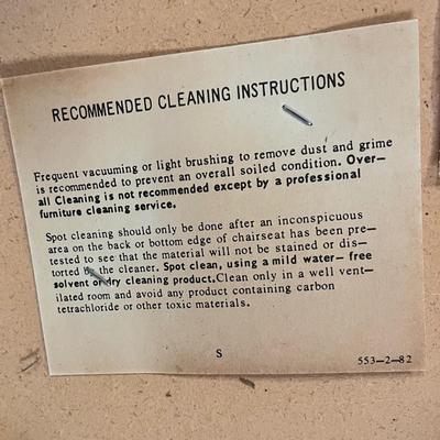 Thomasville Vanity W/ Flip Top Mirror and Matching Stool (B3-RG)