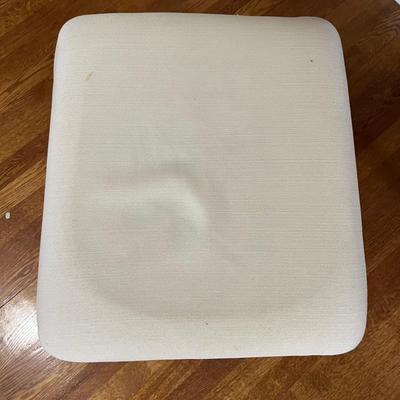 Thomasville Vanity W/ Flip Top Mirror and Matching Stool (B3-RG)