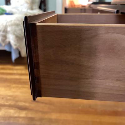 Thomasville Vanity W/ Flip Top Mirror and Matching Stool (B3-RG)