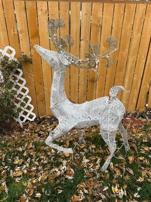 REINDEER PRE-LIT SILVER MESH & METAL OUTDOOR CHRISTMAS DECORATION