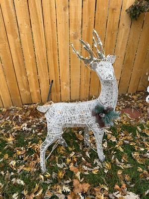 REINDEER PRE-LIT SILVER MESH & METAL OUTDOOR CHRISTMAS DECORATION
