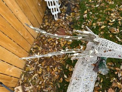 REINDEER PRE-LIT SILVER MESH & METAL OUTDOOR CHRISTMAS DECORATION