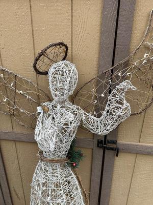 PRE-LIT OUTDOOR CHRISTMAS ANGEL