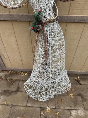 PRE-LIT OUTDOOR CHRISTMAS ANGEL