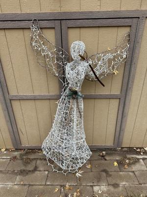 PRE-LIT OUTDOOR CHRISTMAS ANGEL