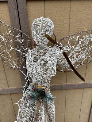 PRE-LIT OUTDOOR CHRISTMAS ANGEL