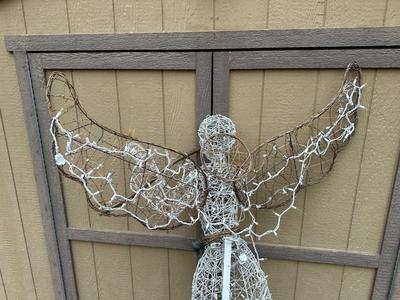 PRE-LIT OUTDOOR CHRISTMAS ANGEL