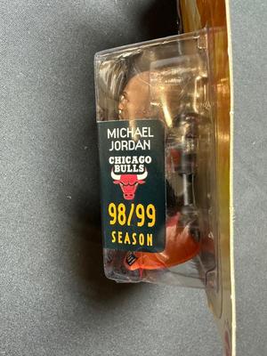 NBA JAMS "MICHAEL JORDAN" CHICAGO BULLS 98/99 SEASON FIGURE