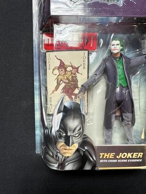 BATMAN - THE DARK KNIGHT "THE JOKER" FIGURE HEATH LEDGER