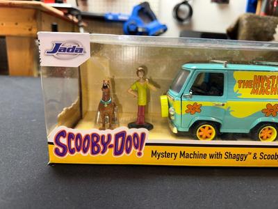 JADA SCOOBY DOO! MYSTERY MACHINE WITH " SHAGGY & SCOOBY-DOO" HOLLYWOOD RIDES